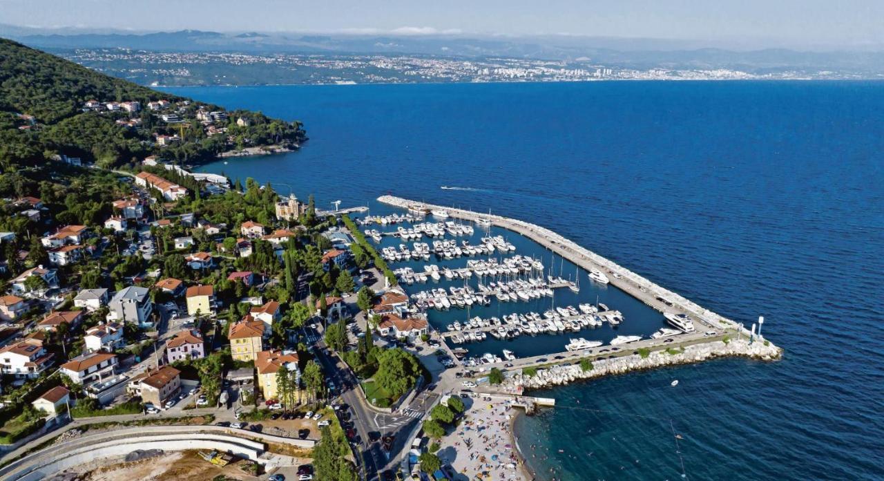 Apartments Skorup Ičići Eksteriør bilde